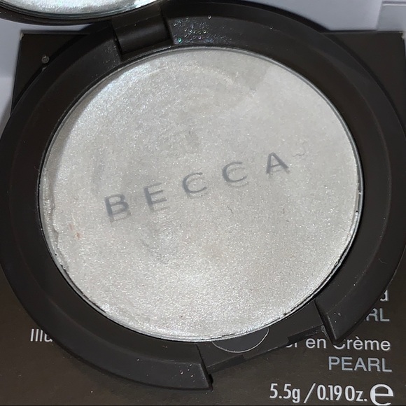 Pearl BECCA Shimmering Skin Perfector Poured Highlighter Cream - Picture 2 of 14